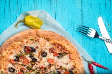 Sebzeli vejetaryen pizza. İtalyan yemeği.