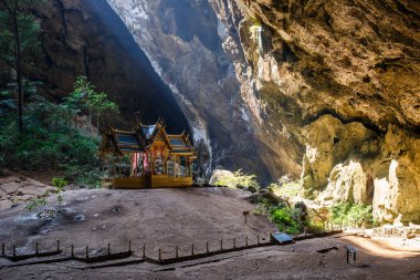 Phraya Nakhon mağara. Khao Sam ROI Yot Milli Parkı Tayland