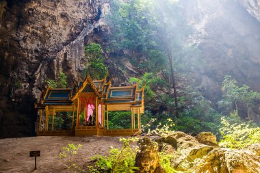 Phraya Nakhon mağara. Khao Sam ROI Yot Milli Parkı Tayland