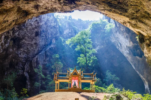 Caverna Phraya Nakhon Parque Nacional Khao Sam Roi Yot Tailândia — Fotografia de Stock