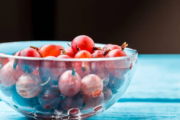Photo Side Red Gooseberry Wooden Table — Stock Photo, Image