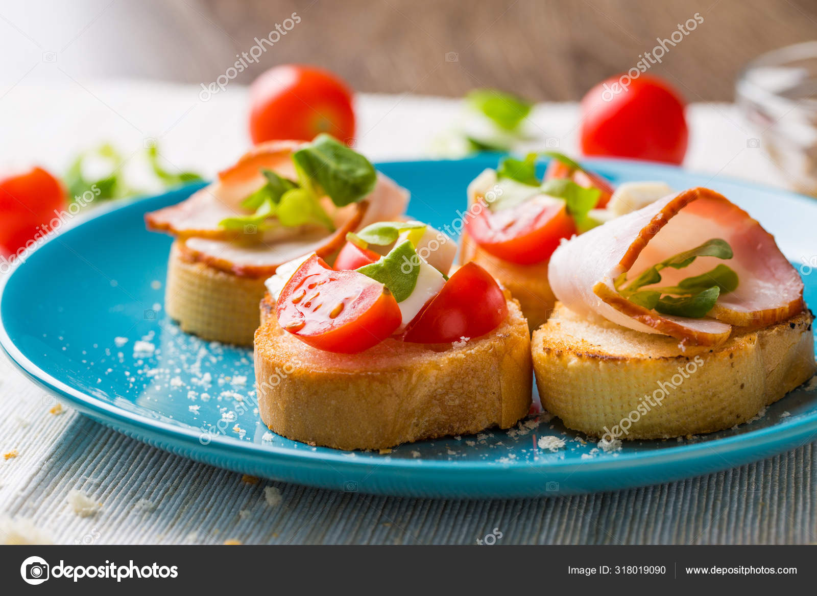 Tradicional Italiano Antipasti Bruschetta Com Tomate Queijo Bacon fotos