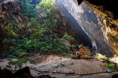 Phraya Nakhon mağara. Khao Sam ROI Yot Milli Parkı Tayland