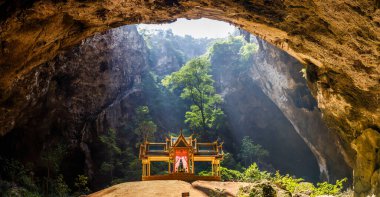 Phraya Nakhon mağara. Khao Sam ROI Yot Milli Parkı Tayland