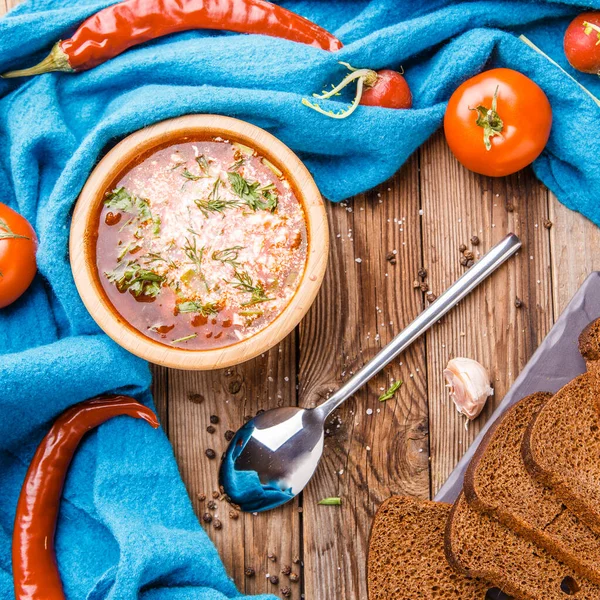 Soupe Betteraves Dans Une Assiette Bois Avec Légumes Sur Table — Photo