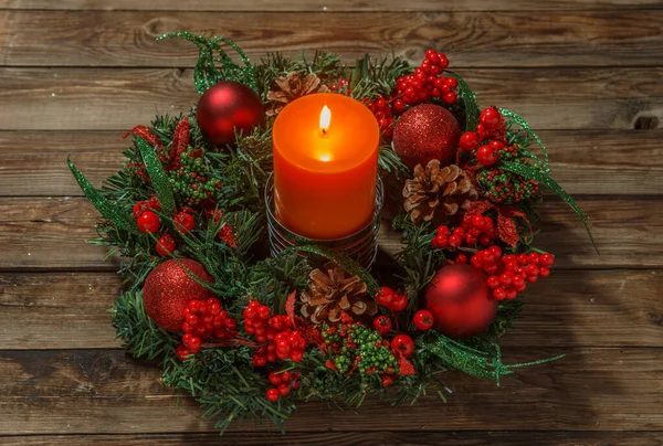 Corona Adviento Con Vela Sobre Mesa Madera Tiempo Navidad —  Fotos de Stock