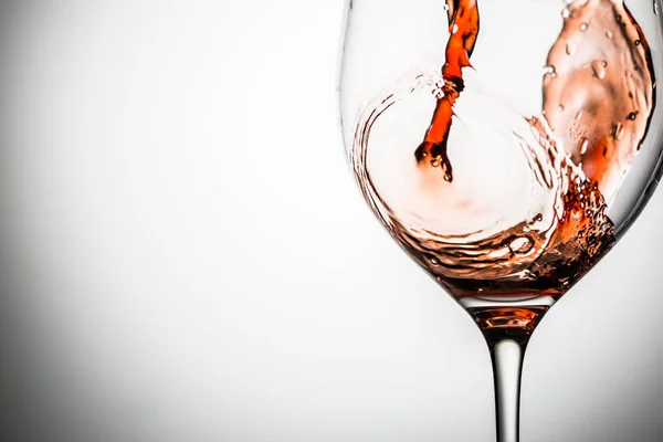 Transparant Glas Dunne Steel Blanco Grijze Ondergrond Met Rode Wijn — Stockfoto