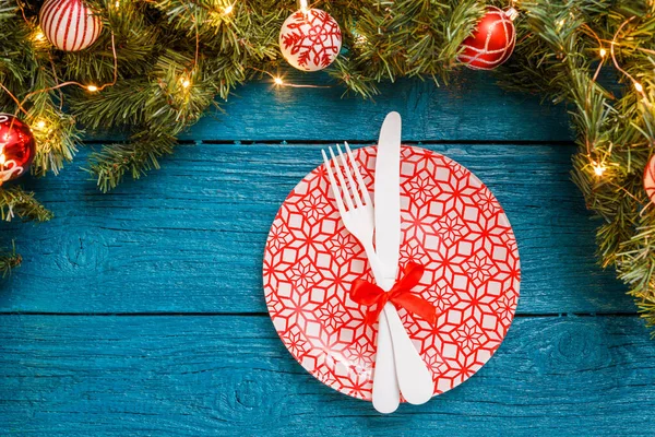 Photo Christmas Pine Branches Plates Red Pattern Fork Knife Blue — Stock Photo, Image