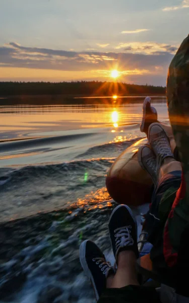 Image Bateau Flottant Sur Lac Coucher Soleil — Photo