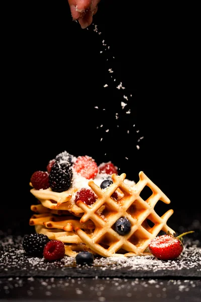 Photo Viennese Wafers Raspberries Strawberries Sprinkled Powdered Sugar Blackboard Blank — Stock Photo, Image