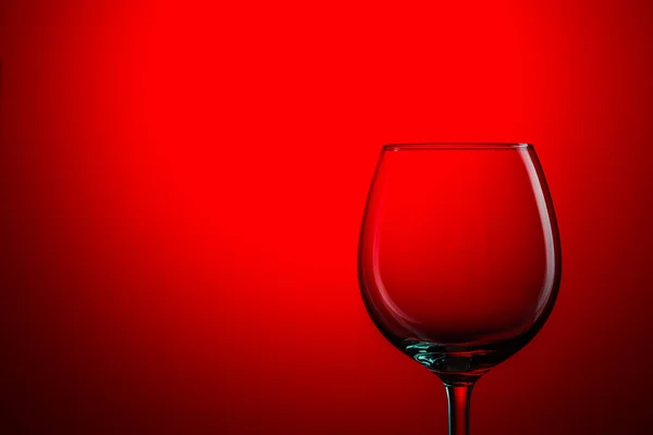 Copo Vazio Para Vinho Fundo Vermelho Branco — Fotografia de Stock