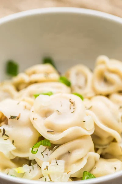 Las Albóndigas Carne Pelmeni Ruso Los Ravioles Con Carne Cerca —  Fotos de Stock