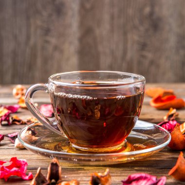 Sabah çayı, taç yapraklı olsun.