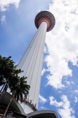 Kuala Lumpur Malezya 'daki Kl Kulesi' ne bakıyorum.