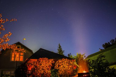 Yıldızlı karanlık gece gökyüzü. Astronomik arkaplan