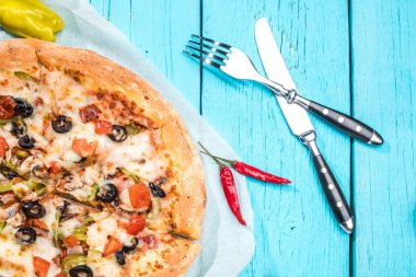 Sebzeli vejetaryen pizza. İtalyan yemeği.