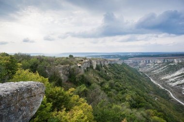 Chufut-Kale 'in tepesinden bak. Bakhchisaray