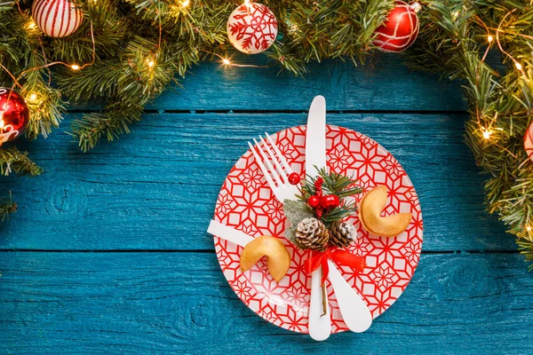 Photo Pine Branches Plates Red Pattern Prediction Cookies Fork Knife — Stock Photo, Image