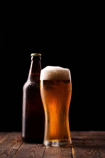 Photo Buttle Glass Beer Table Black Background — Stock Photo, Image