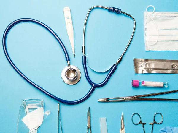 Arztwerkzeuge Auf Blauer Oberfläche Medizinisches Konzept — Stockfoto