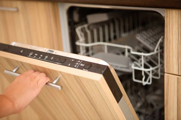 Imagen Del Horno Mano Humana Apartamento — Foto de Stock