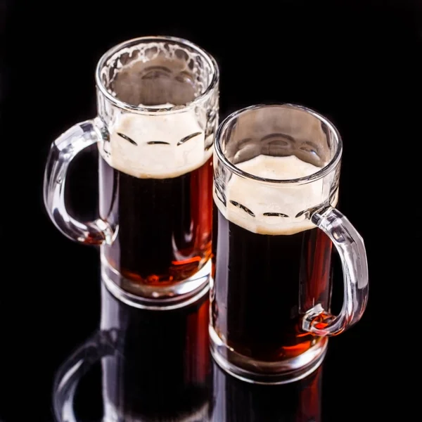 Two Mugs Beer Black Table Top Photo — Stock Photo, Image