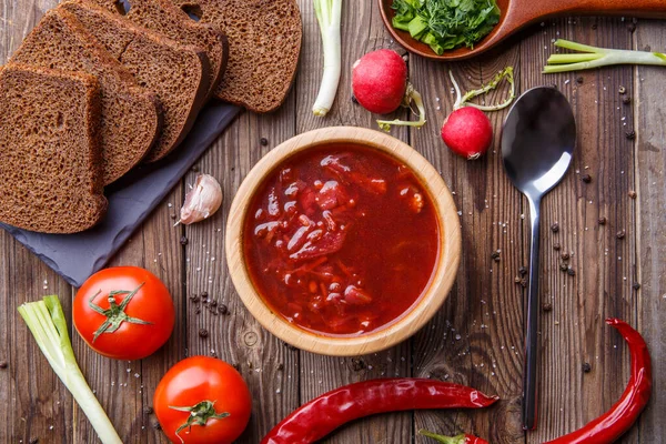 Sopa Beterraba Chapa Madeira Com Legumes Mesa Madeira Borch Comida — Fotografia de Stock