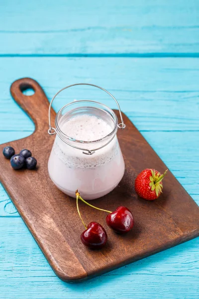 Milkshake Cereja Fresco Bagas Conceito Alimentação Saudável — Fotografia de Stock