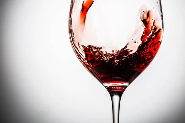 Strömmen Vin Hälls Ett Glas Närbild Stänk Vin — Stockfoto