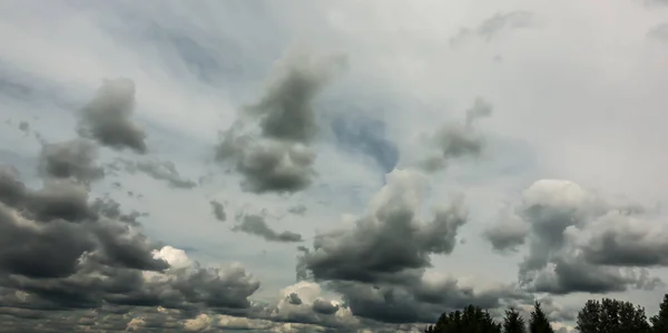 Grå Himmel Med Moln Närbild Naturlig Bakgrund — Stockfoto