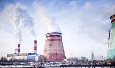 Şehirdeki boruların dumanlı, köprülü, elektrik santralli fotoğrafları