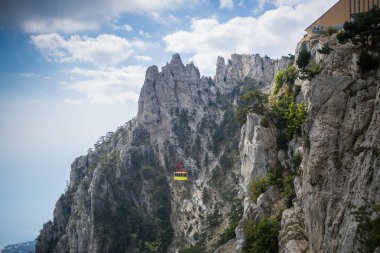 Cableway Mishorthe. Yalta ve Gaspra, Kırım 'daki El-Petri Dağı' ndan görüntü