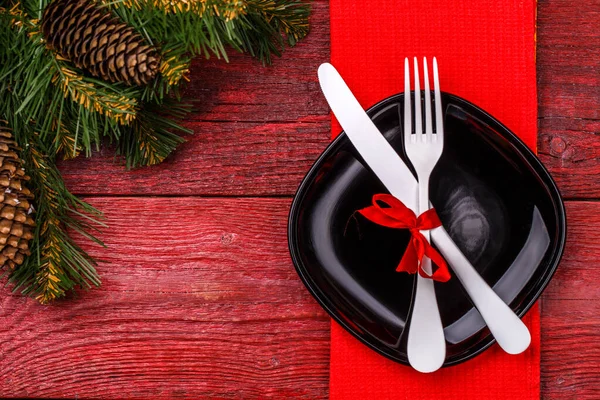 Christmas Table Place Setting Red Napkin Black Plate White Fork — Stock Photo, Image