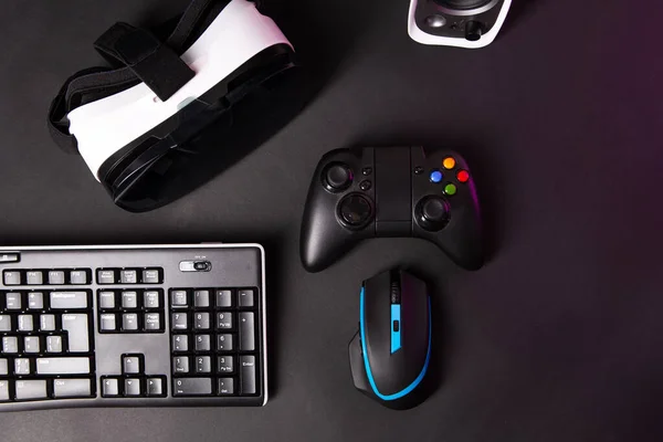 Vista Superior Equipo Juego Ratón Teclado Joystick Auriculares Auriculares Sobre —  Fotos de Stock