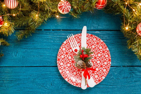 Photo Pine Branches Plates Red Pattern Fork Knife Christmas Decoration — Stock Photo, Image