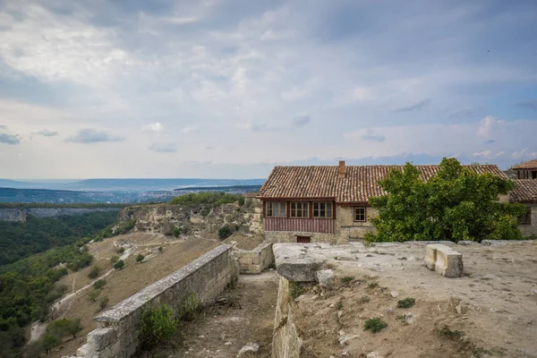 Παλιά Πέτρινα Σπίτια Της Μεσαιωνικής Πόλης Chufut Kale Στα Βουνά — Φωτογραφία Αρχείου