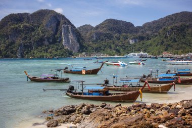 uzun tekne ve tropikal plaj, andaman Denizi, Tayland