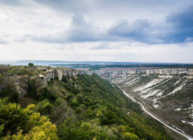 Chufut-Kale 'in tepesinden bak. Bakhchisaray