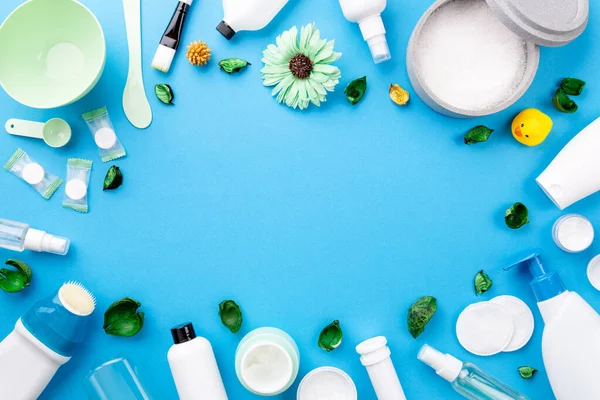 Viele Verschiedene Kosmetikprodukte Für Die Körperpflege Auf Blauem Tisch Ansicht — Stockfoto