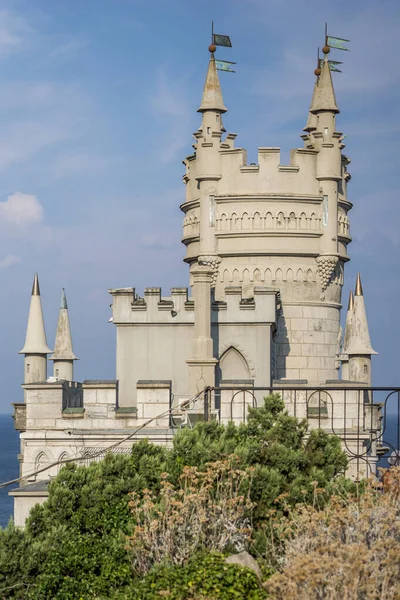 Dekorativní Novogotický Hrad Vlaštovčí Hnízdo Skále Nad Černým Mořem Gaspra — Stock fotografie