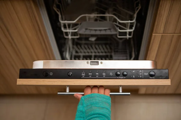 Imagen Del Horno Mano Humana Apartamento — Foto de Stock