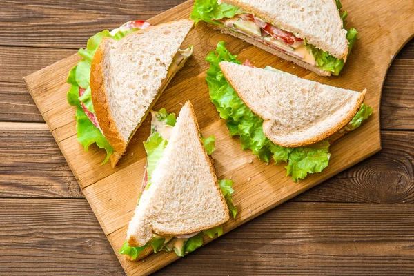 Photo Top Sandwiches Salad Sausage Wooden Board — Stock Photo, Image