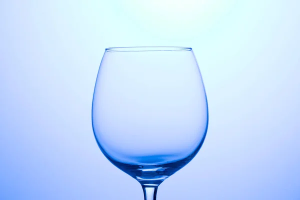 Verre Vide Pour Vin Sur Fond Bleu Vierge — Photo