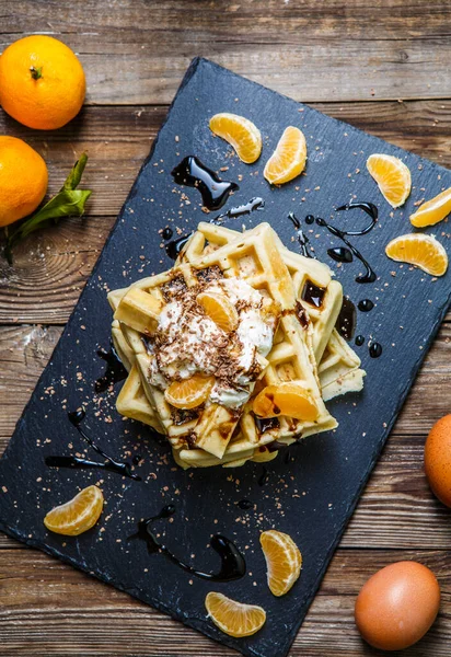 Foto Obleas Vienesas Cubiertas Con Chocolate Con Azúcar Polvo Helado —  Fotos de Stock