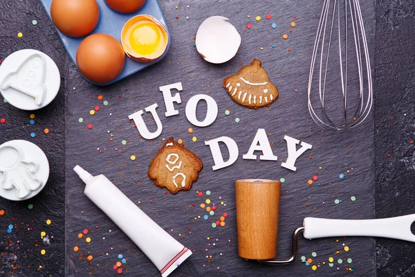 Text Ufo Tag Und Kekse Form Einer Fliegenden Untertasse Und — Stockfoto
