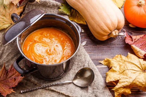 Foto Sopa Calabaza Sobre Tela Lino Mesa Madera —  Fotos de Stock