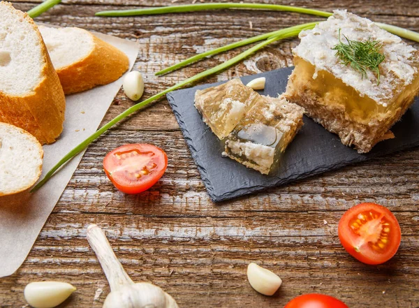 Carne Geleia Caseira Com Mostarda Pão Tomate Alho Mesa Holodets — Fotografia de Stock