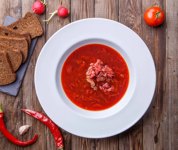 Σούπα Παντζαριού Λευκό Πιάτο Λαχανικά Ξύλινο Τραπέζι Borch Παραδοσιακό Ρωσικό — Φωτογραφία Αρχείου
