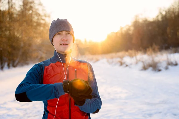 Runner Wearing Warm Sporty Clothes Headphones Looks Modern Smart Clock — ストック写真