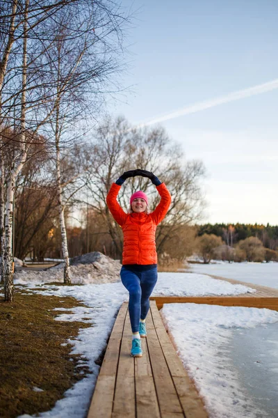 Retrato Jovem Atleta Menina Exercício Matinal Parque Inverno — Fotografia de Stock